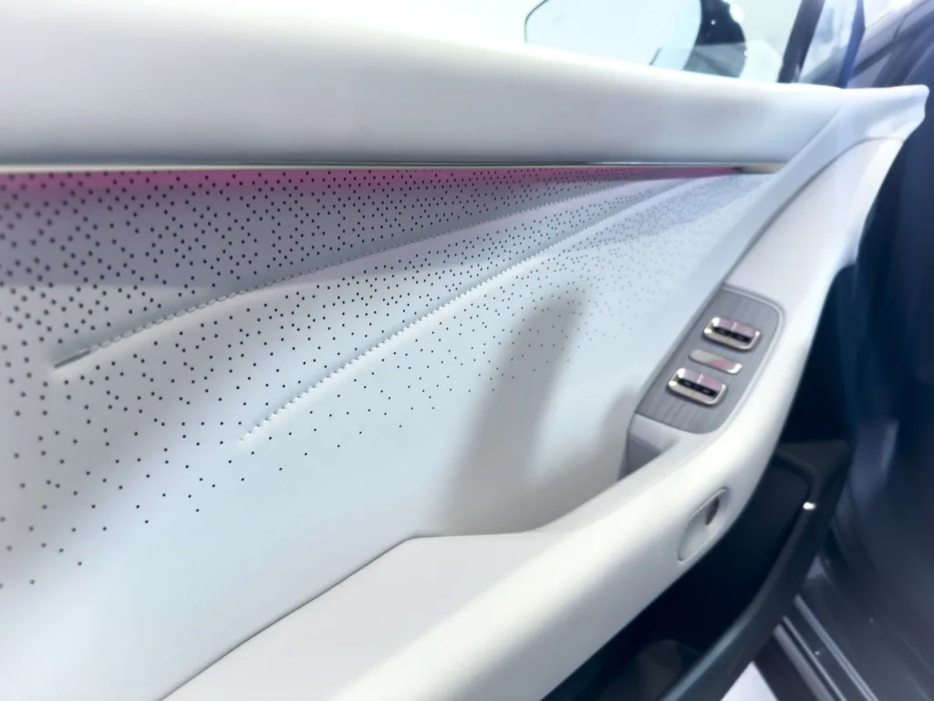 Xpeng P7+ zadebiutował w Polsce. Pięciometrowy liftback z Austrii, ma zmienić reguły gry w segmencie premium - XPENG P7 25