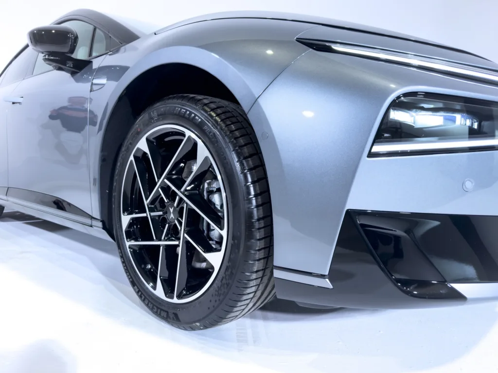 Xpeng P7+ zadebiutował w Polsce. Pięciometrowy liftback z Austrii, ma zmienić reguły gry w segmencie premium - XPENG P7 3