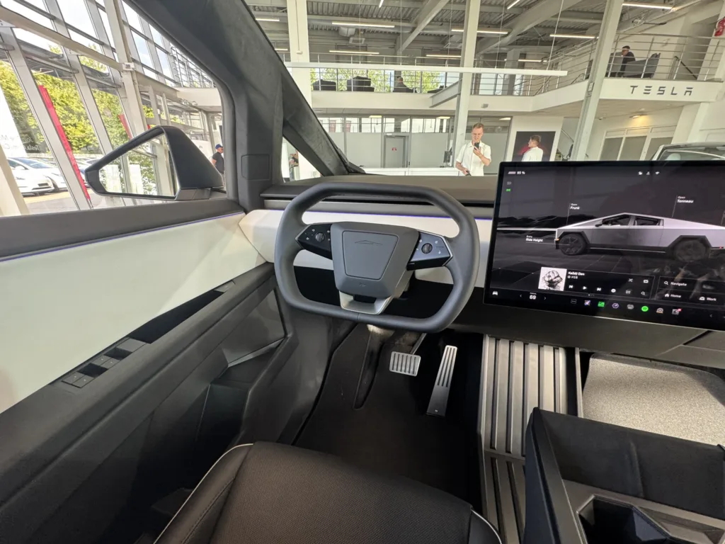 Cybertruck na kroplówce. 1300 sztuk pick-upa Tesli kupiła firma… SpaceX - cybertruck 3