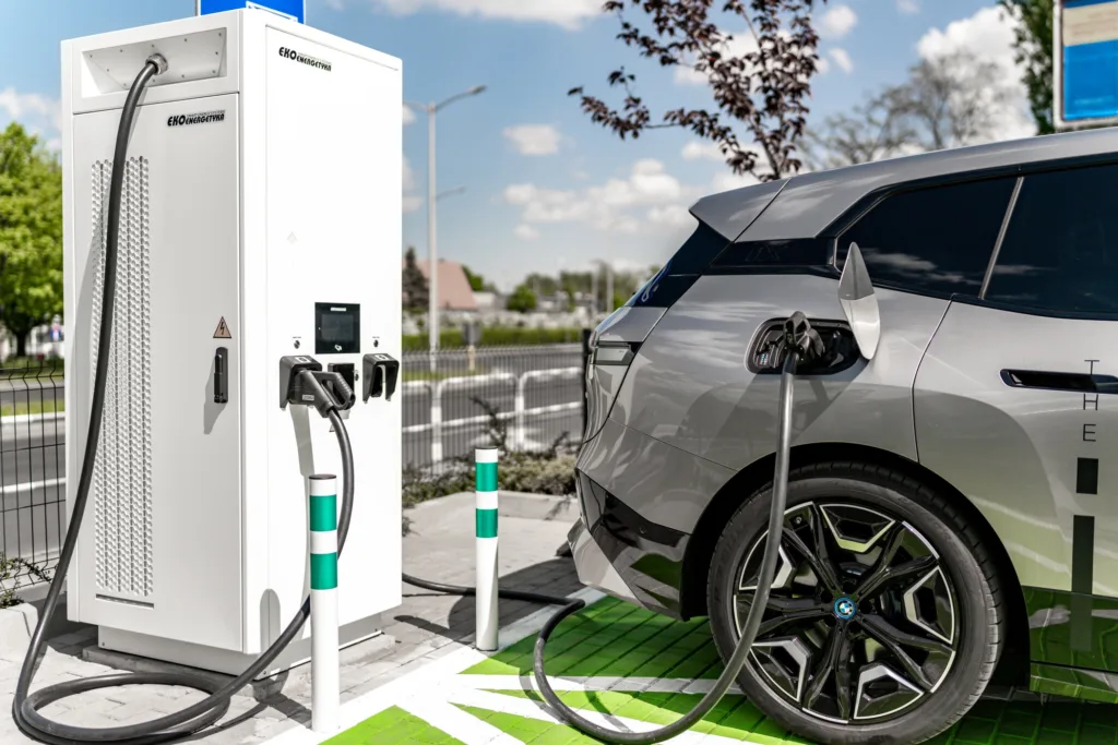 Majówka 2026: Porównanie promocji na ładowanie u sześciu operatorów w Polsce - ekoenergetyka EEP Axon Easy in use 10