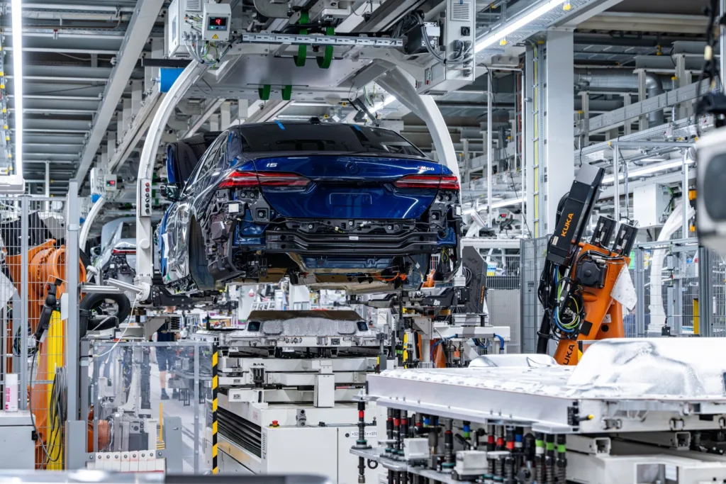 Dwumilionowy „elektryk” BMW zjechał z fabryki w Dingolfing - BMW i 2 mln BEV 3