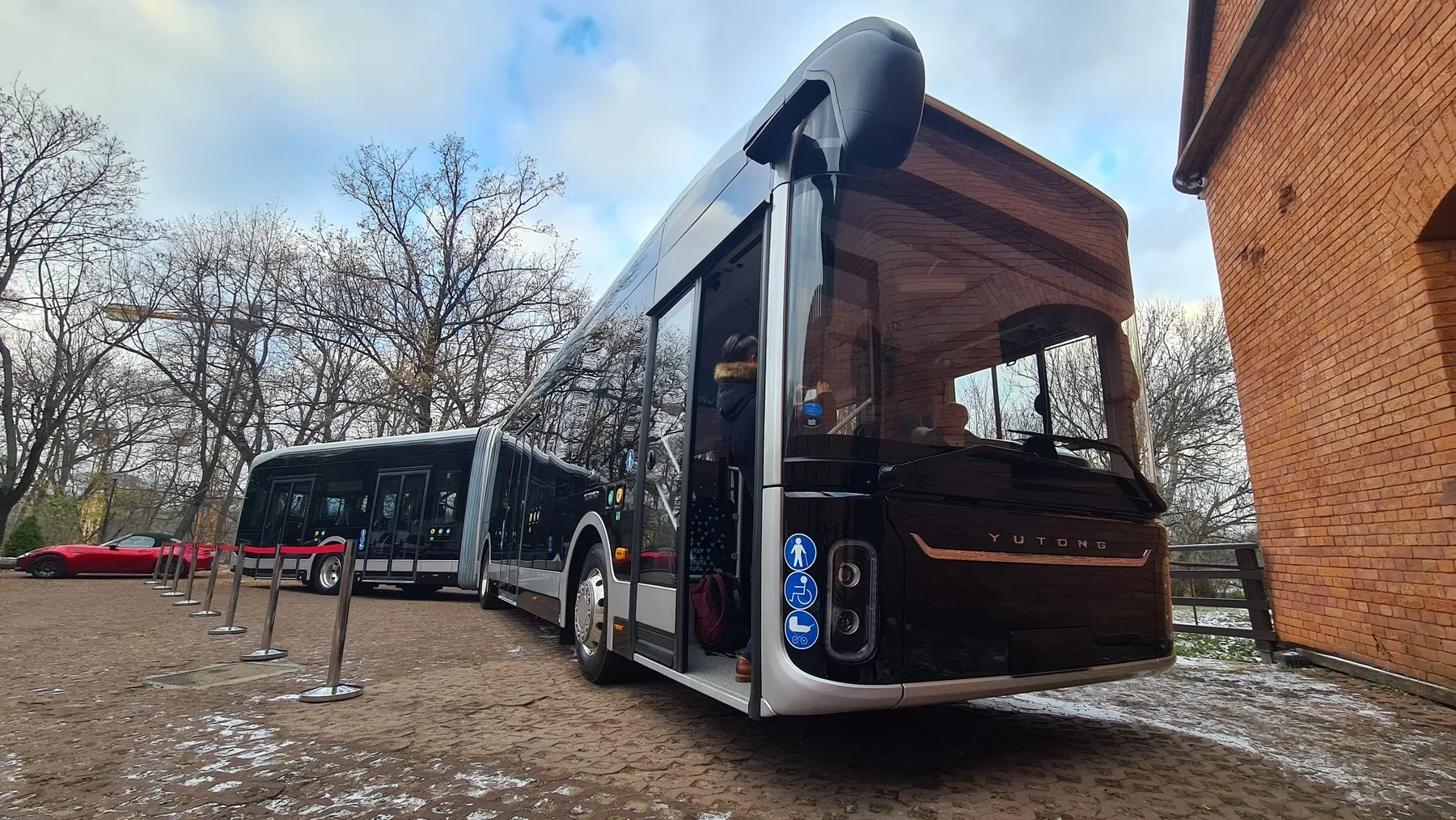 Elektryczne autobusy 55