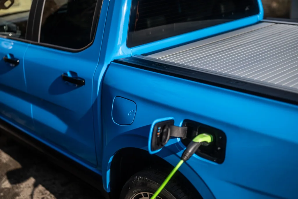 Ford rusza do kontrataku. Siedem nowych modeli i nowa strategia na Europę - Ford RangerMS RT PHEV 08