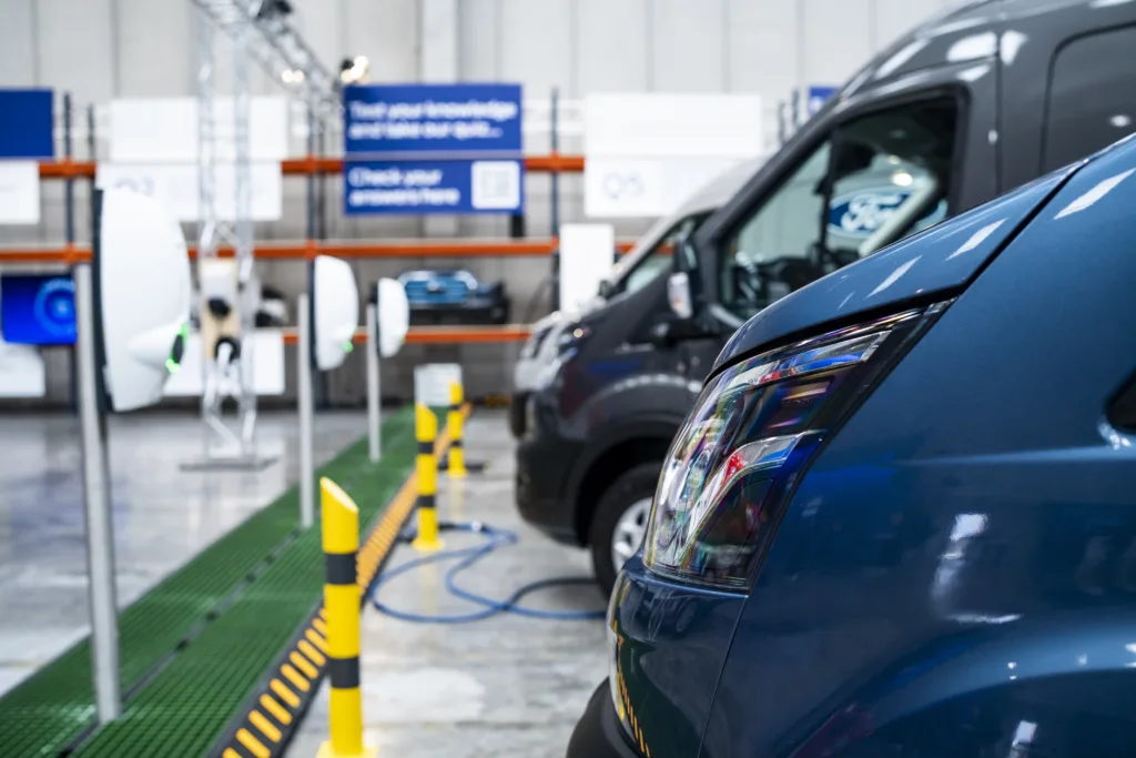 Ford rusza do kontrataku. Siedem nowych modeli i nowa strategia na Europę - Ford e transit 17