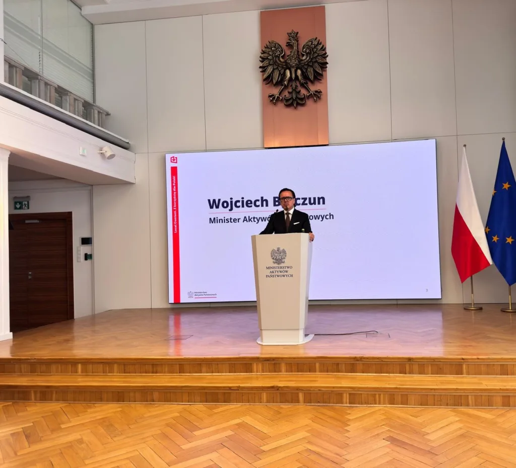 Foxconn w partnerstwie z ElectroMobility Poland. Produkcja samochodu elektrycznego nabiera realnych kształtów! - Foxconn i EMP 1