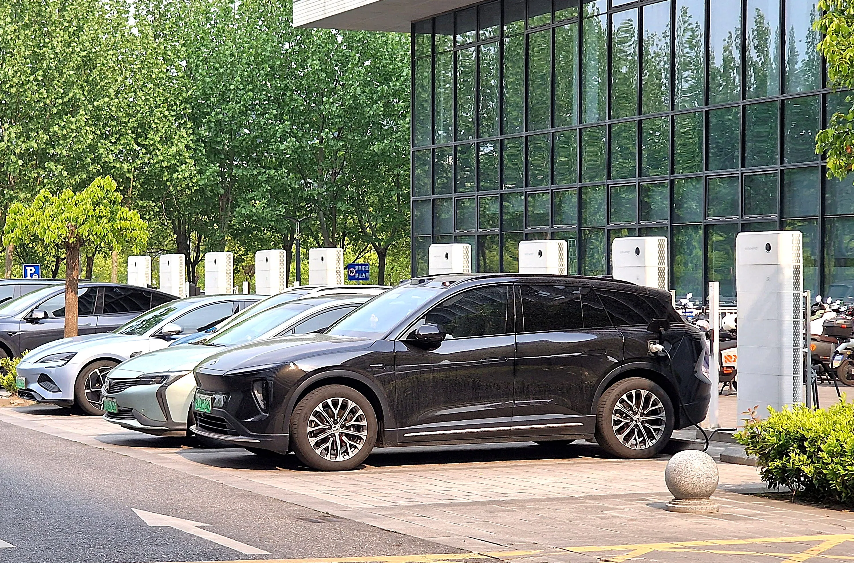 Global EV Outlook 00