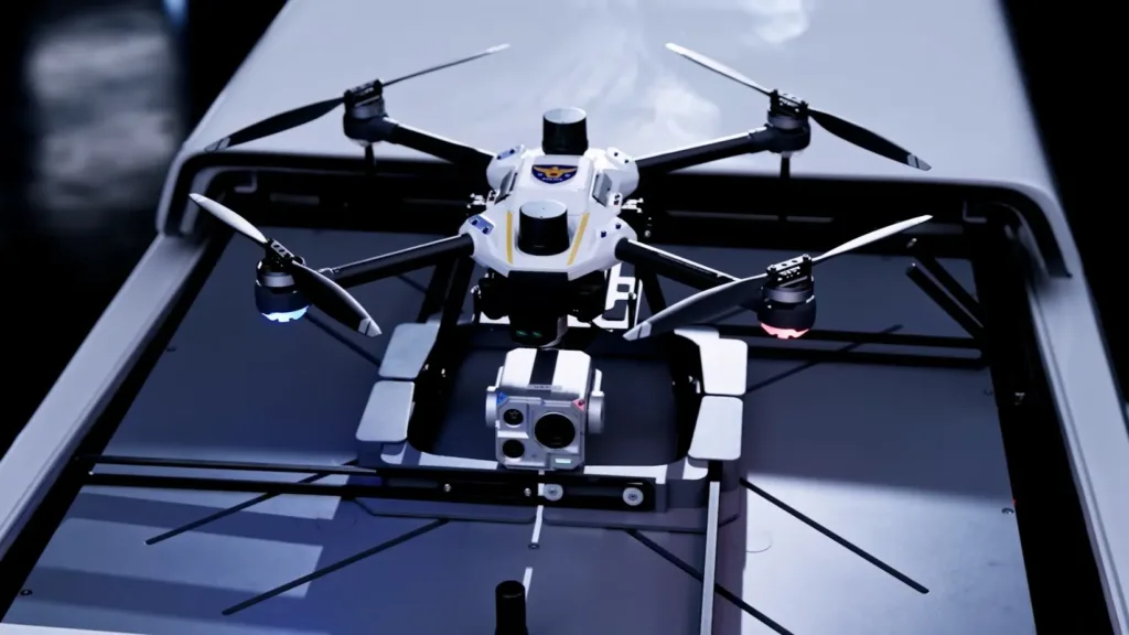 Kia PV5 z AI i dronem na testach w koreańskiej policji - Kia PV5 z AI i dronem 1