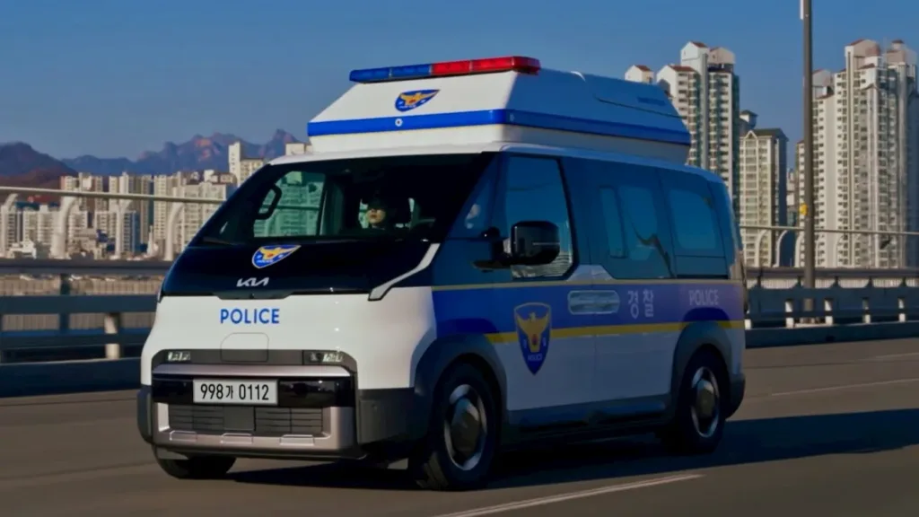 Kia PV5 z AI i dronem na testach w koreańskiej policji - Kia PV5 z AI i dronem 3