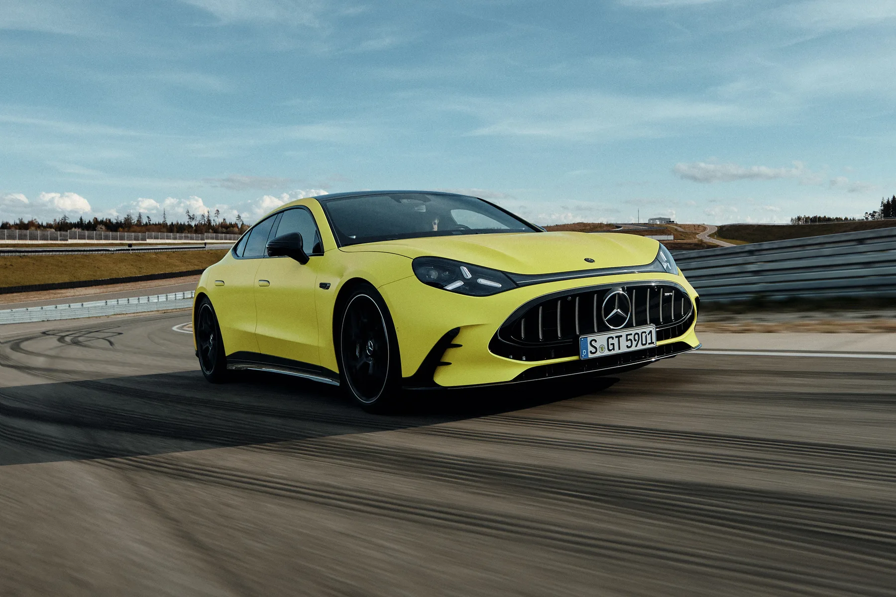 Das neue Mercedes-AMG GT 63 4-Türer Coupé, 2026.Mercedes-AMG GT 63 4-Türer Coupé | Energieverbrauch kombiniert 21,0-17,9 kWh/100 km | CO2 Emissionen kombiniert 0 g/km | CO2-Klasse: AThe all-new Mercedes-AMG GT 63 4-Door Coupé, 2026.Mercedes‑AMG GT 63 4-Door Coupé | combined energy consumption 21.0-17.9 kWh/100 km | combined CO2 emissions 0 g/km | CO2 class: A
