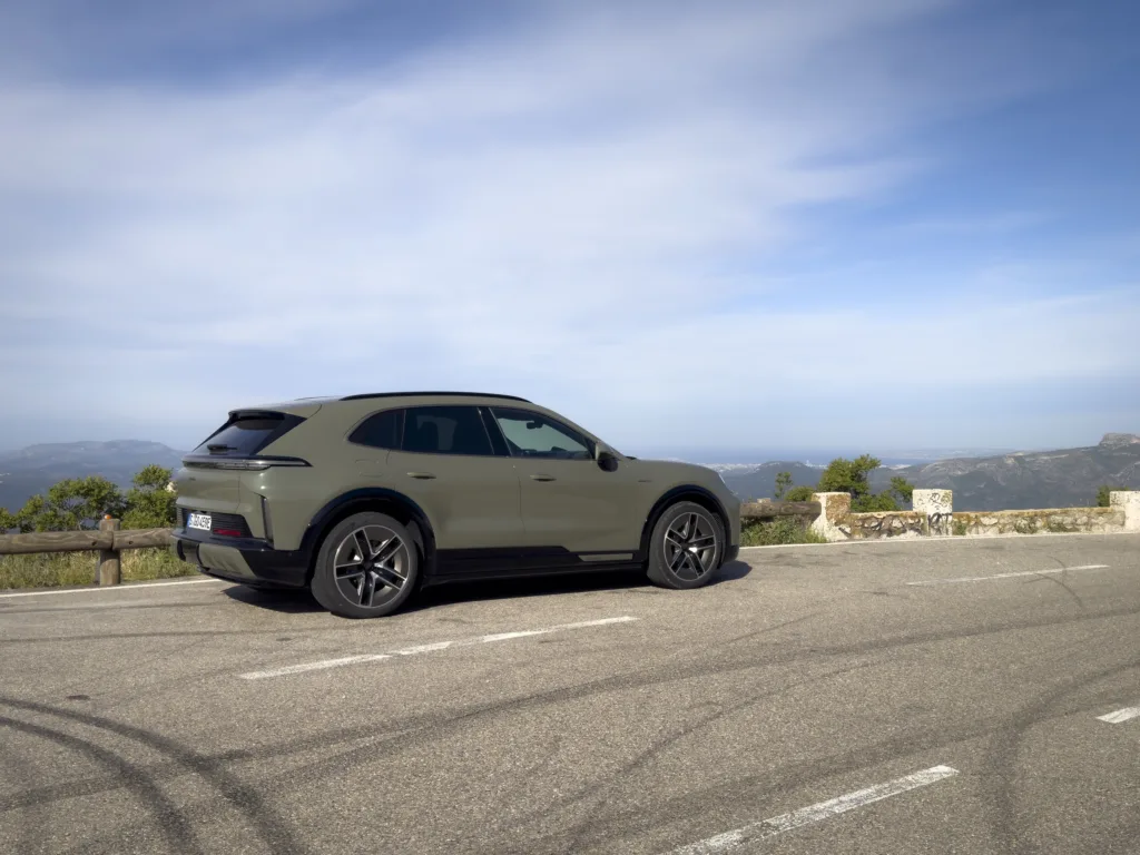 [RELACJA] Porsche Cayenne Electric – pierwsza jazda najmocniejszym Porsche w historii - Porsche Cayenne 1