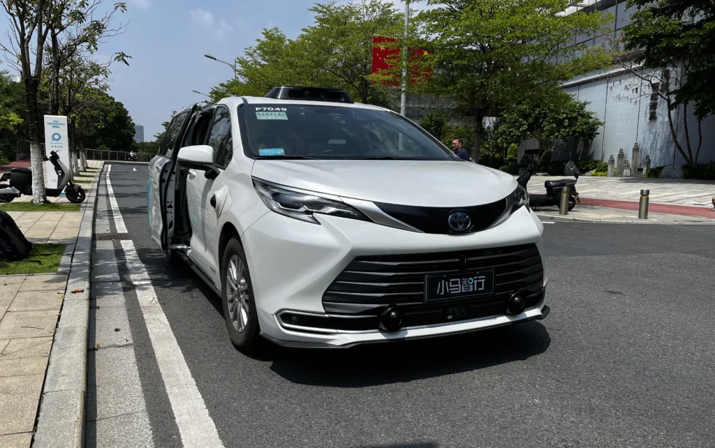 Robotaxi na przymusowym postoju. Incydent w Wuhan ujawnił słabość chińskiej autonomii - Robotaxi Wuhan awaria 1