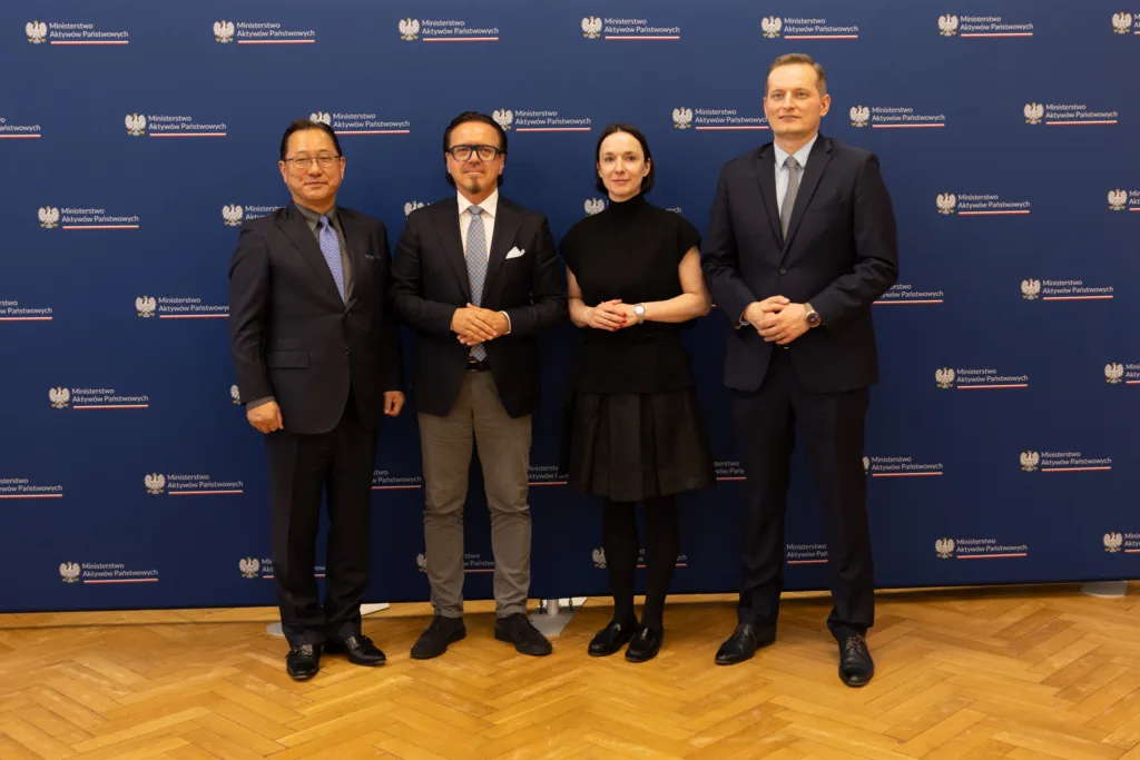 ElectroMobility Poland z realną szansą na realizację elektromobilnych planów - Spotkanie MAP EMP Foxconn mat. prasowe