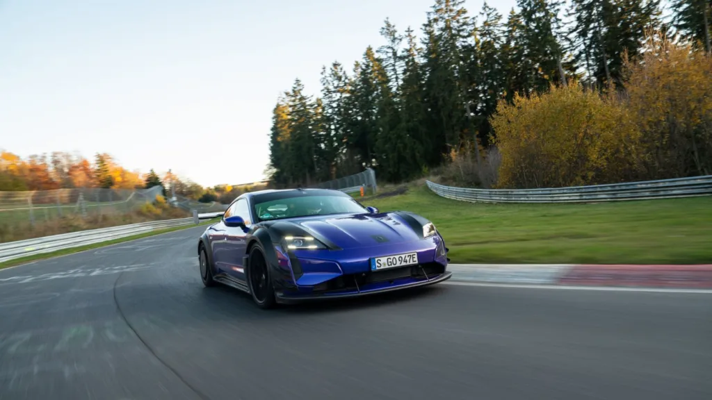 Taycan znów królem Nordschleife. Rekord pobity o ponad 9 sekund! - Taycan rekord na N 2