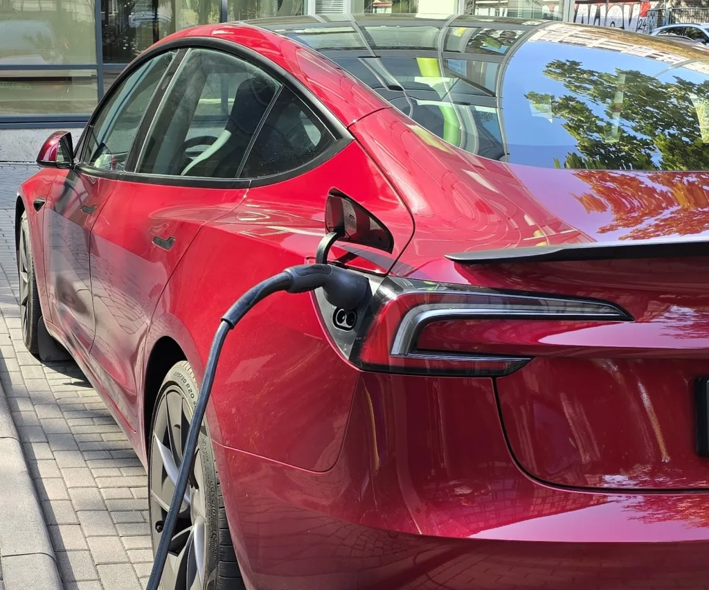 Tesla wjeżdża do Bułgarii. Mały, ale rokujący elektromobilny rynek - Tesla Bulgaria 2