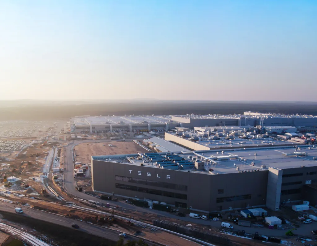 Tesla wpompuje 250 mln USD w fabrykę pod Berlinem. Produkcja baterii wzrośnie dwukrotnie - Tesla Gigafactory Berlin inwestycje 1