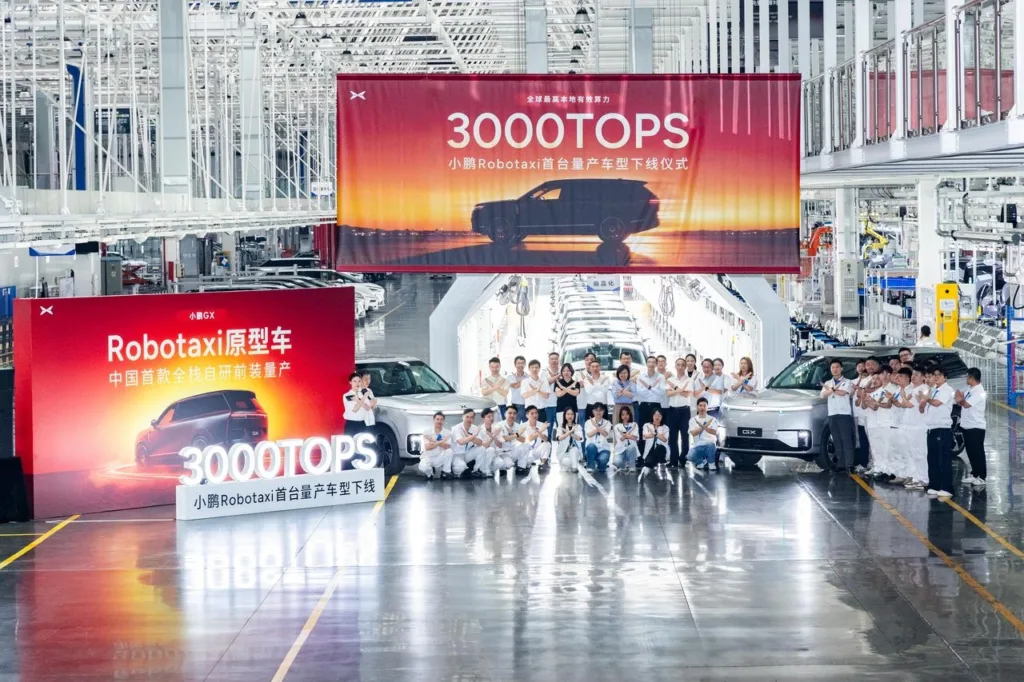 XPENG rozpoczął seryjną produkcję robotaxi na bazie modelu GX XPENG rozpoczął seryjną produkcję robotaxi na bazie modelu GX - XPENG Robo 4