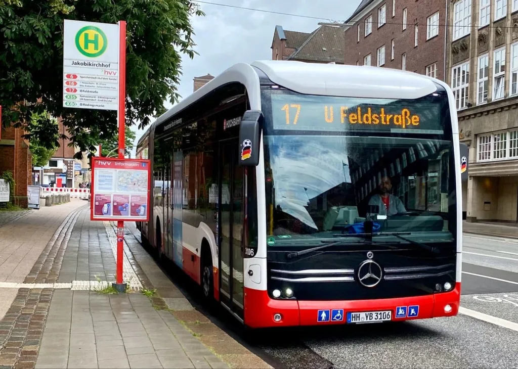 Stop dezinformacji. Dla zrównoważonej transformacji. - autobus mercedes hamburg 2
