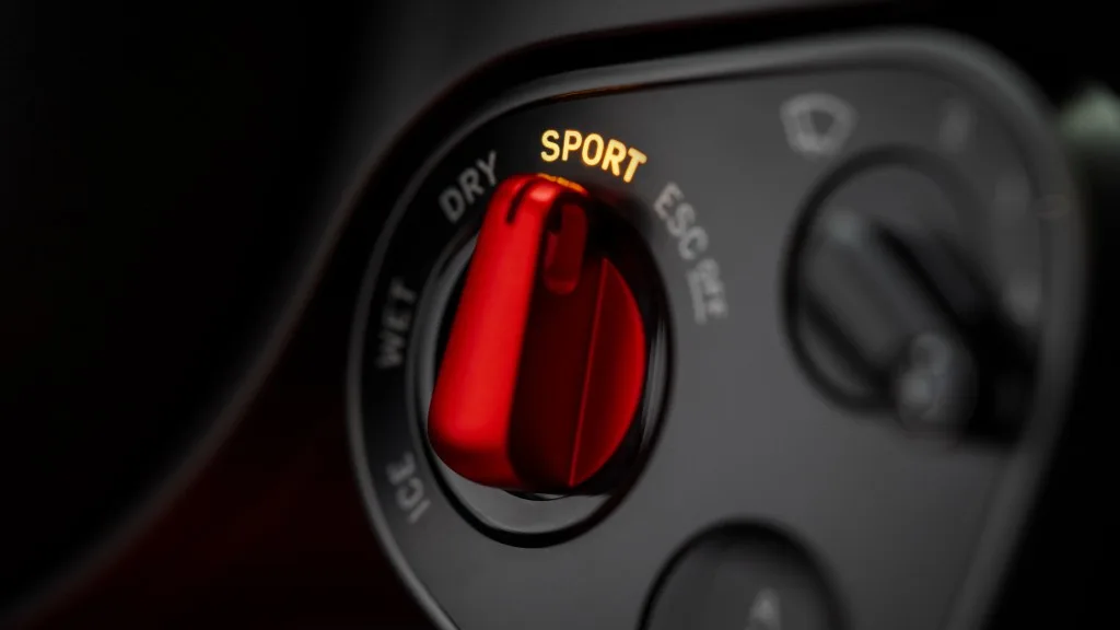 Miało być kotrowersyjnie… i jest… elektryczne Ferrari Luce pokazane -