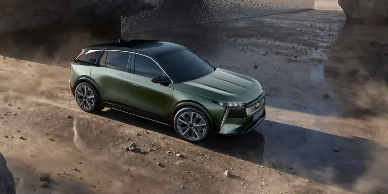 DS N°7 wjeżdża w segment premium BEV. 740 km zasięgu i 77,5 tys. euro za wersję topową - obraz 3