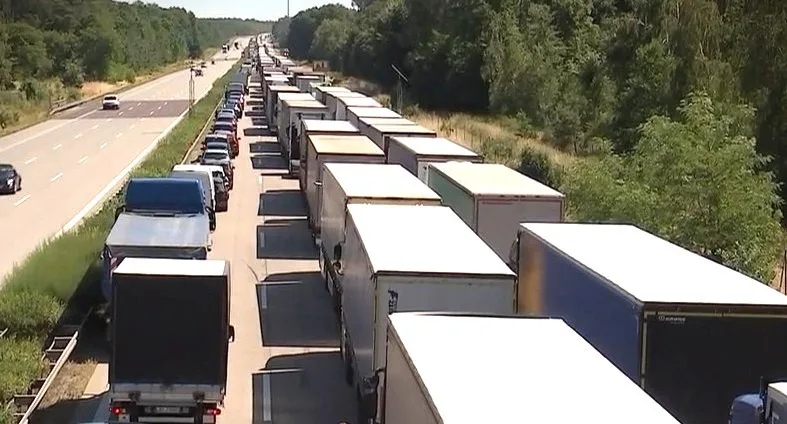 Autostrady nie dają rady. Niemcy walczą ze skutkami rekordowych upałów - Autostrada niemcy upaly RBB24