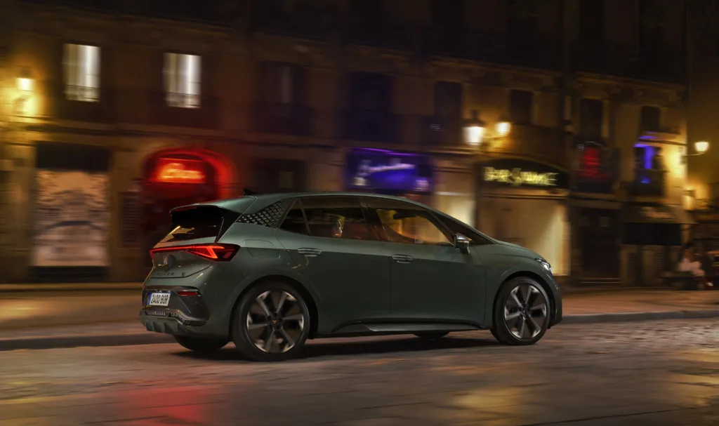 Hiszpania upraszcza dopłaty do EV. 400 mln euro, czyli ponad połowa budżetu Auto+ już wydana - Hiszpania doplaty cupra born 1