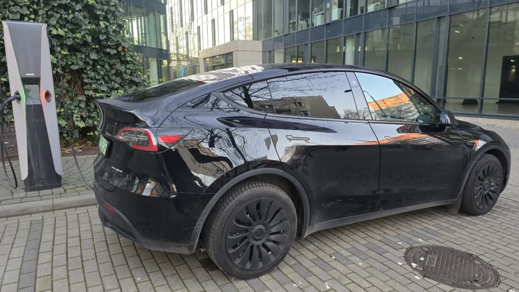 Tesla Model Y z drugiej ręki. Poradnik dla kupującego - Tesla Model Y z drugiej reki 5