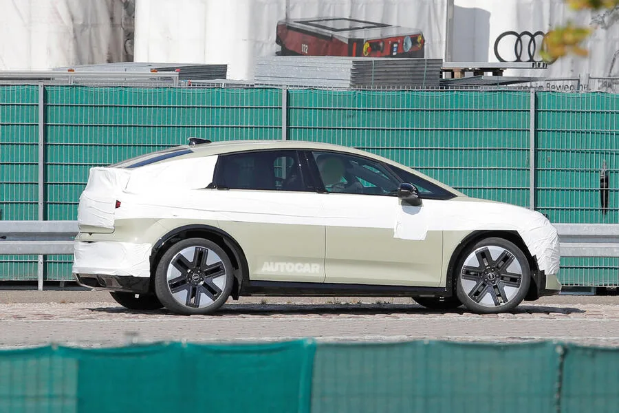 Audi szykuje najtańszego elektryka w gamie. Powrót nazwy po 21 latach i 38 tys. euro w podstawie - Audi A2 zaklejone 4
