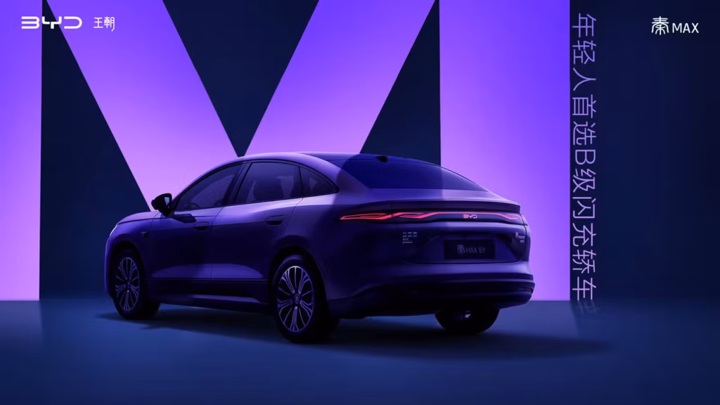 BYD odsłania nowego flagowego sedana. Dwie wersje i ultraszybkie ładowanie BYD odsłania nowego flagowego sedana. Dwie wersje i ultraszybkie ładowanie - BYD 11