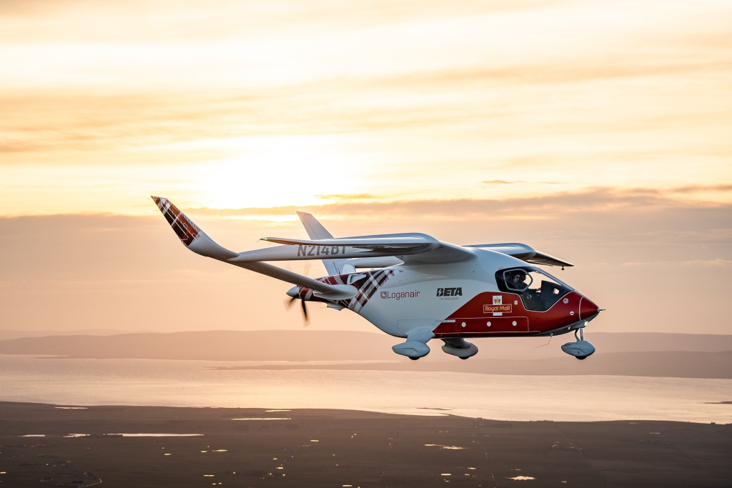 Loganair kupuje pięć elektrycznych maszyn. Bezemisyjny start w 2029 roku - Beta Technologies i Loganair umowa 1