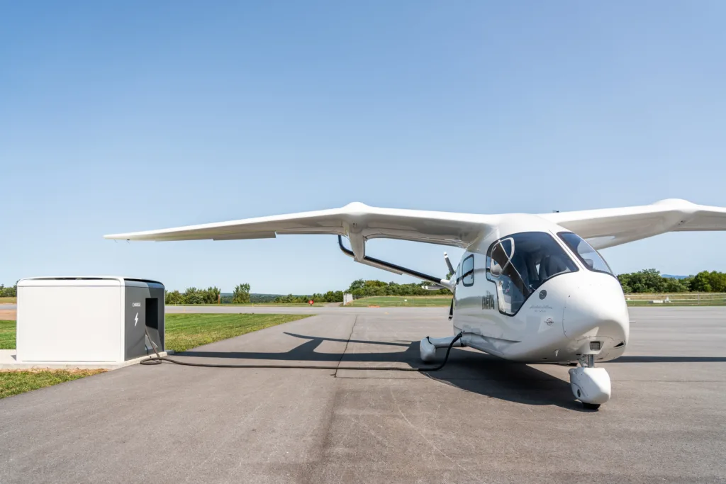Loganair kupuje pięć elektrycznych maszyn. Bezemisyjny start w 2029 roku - Beta Technologies umowa 3