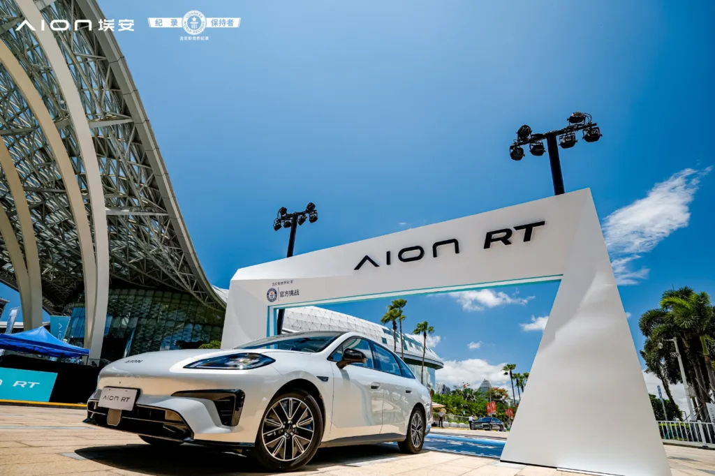Chiński elektryk zużył zaledwie 8,571 kWh/100 km. AION RT ustanowił rekord Guinnessa Chiński