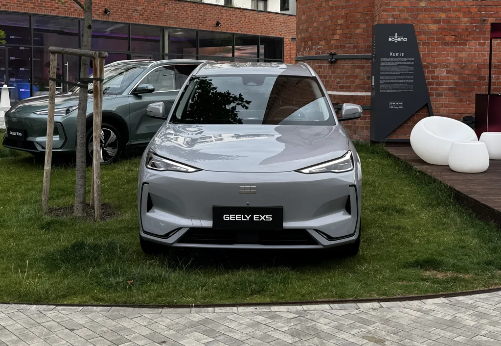 33 procent półrocznej produkcji Geely trafiło na eksport! - Geely EX5 99