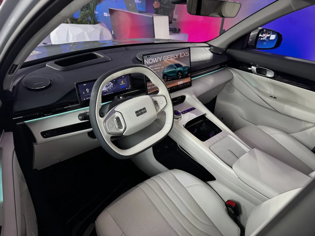 33 procent półrocznej produkcji Geely trafiło na eksport! - Geely EX56