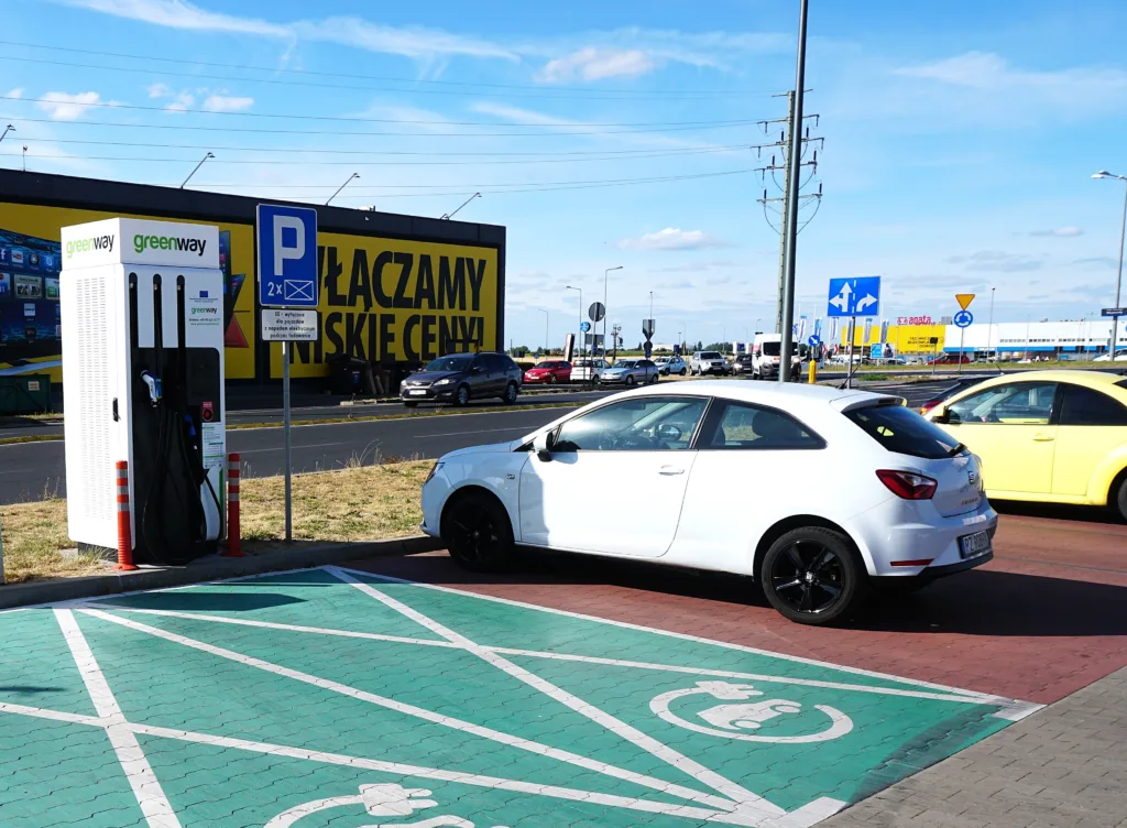 GreenWay dołożył 10,4 MW w pół roku. Nowe inwestycje to głównie szybkie ładowarki - GreenWay podsumowanie polrocza 3