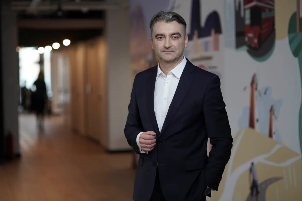 Chińczycy zaostrzyli wymagania dla elektryków. Polscy eksperci mówią, co teraz powinna zrobić Europa - Ireneusz Konarski PKO BP 3