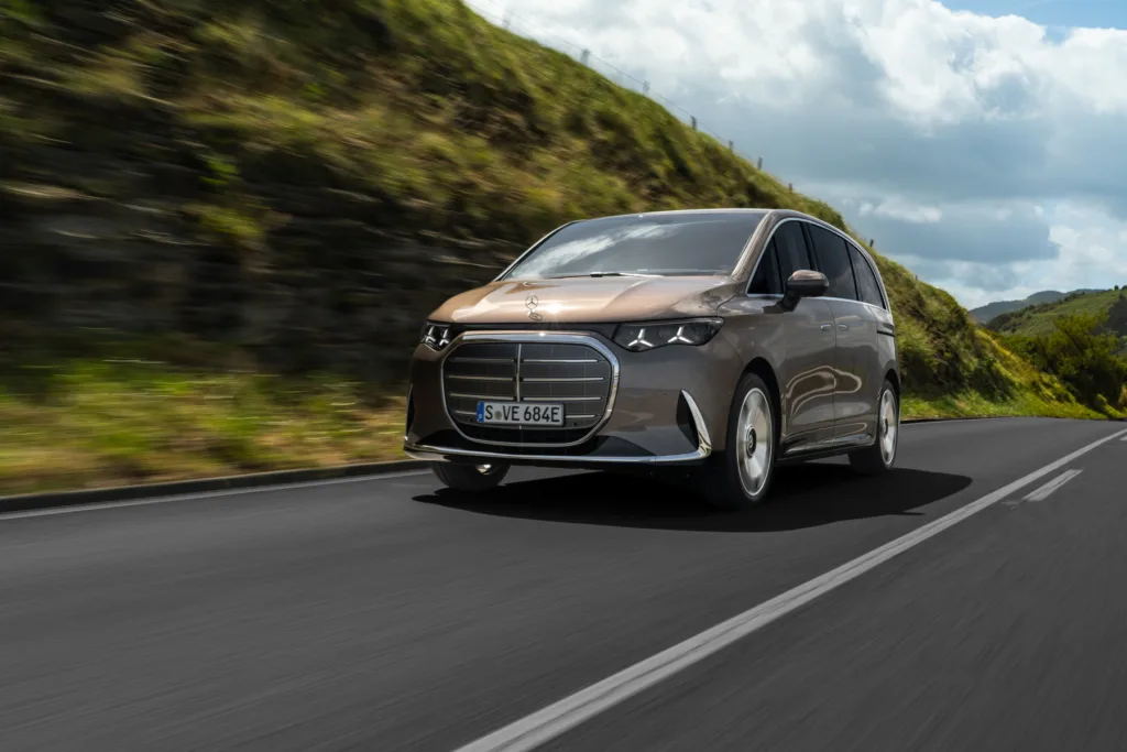 Więcej o połowę, czyli „elektryczny kontratak” Mercedesa w półroczu i 50-procentowy wzrost sprzedaży - Mercedes II kwartal 2026 3