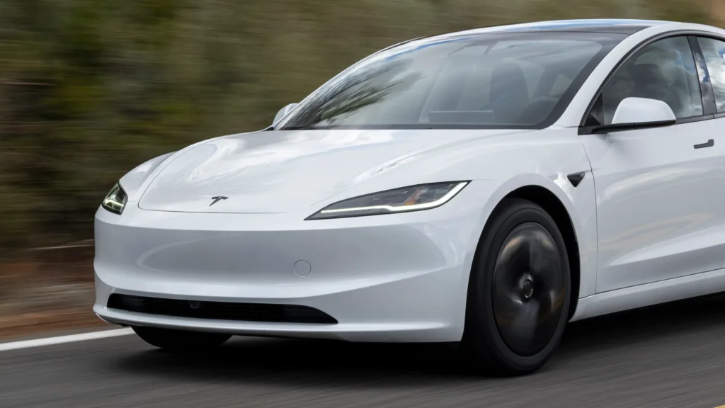 Tesla znów przyspiesza. Dostawy wzrosły o 25%, Europa napędza odbicie - Model3 95
