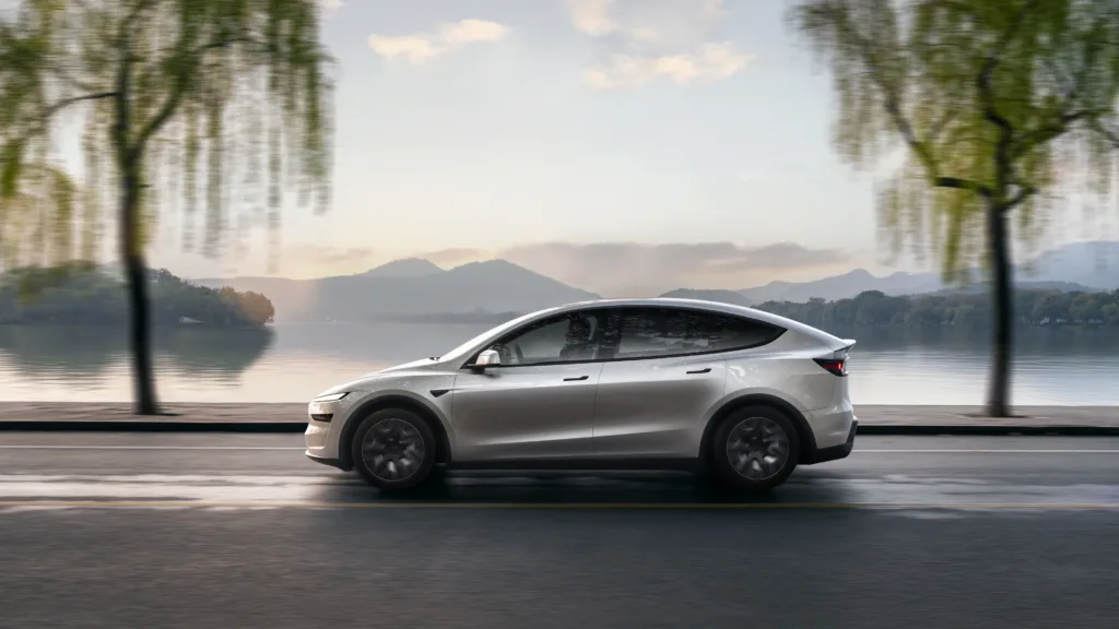 Tesla ruszyła ze sprzedażą Modelu Y L. Wersję Launch Series wyceniono w USA na 62 tys. USD - ModelYL 68