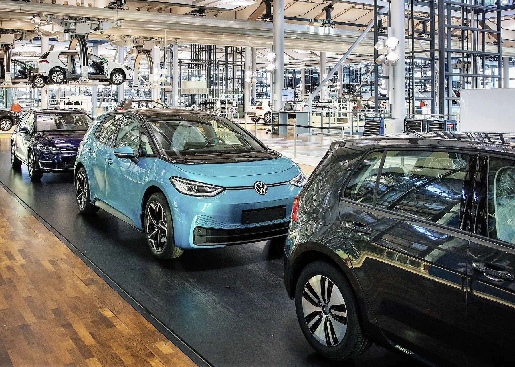 Passing the baton: After the end of production of the e-Golf, the ID.3 will roll off the production line in Dresden from January.