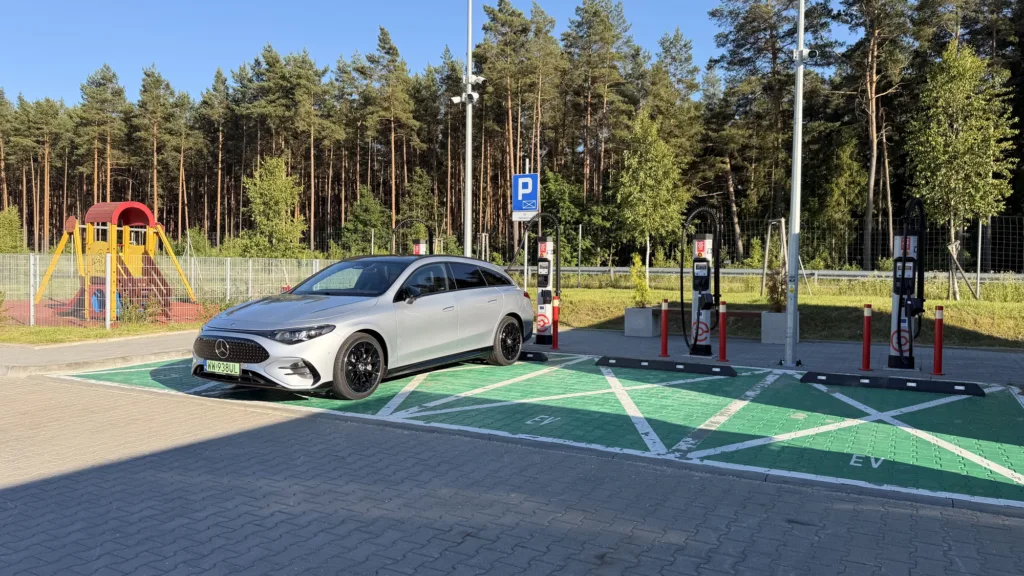 Huby ładowania: Polska ma ich już 116. Wyścig o moc i liczbę stanowisk dopiero się rozkręca - ORLEN Mercedes 3 MG
