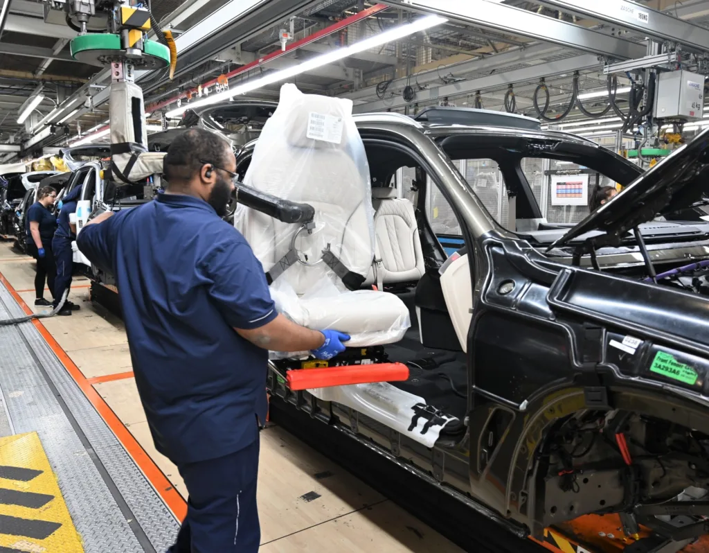 Koncern BMW zakończył rozbudowę fabryk. 1,7 mld dolarów inwestycji w Karolinie Południowej - P90631585 lowRes bmw manufacturing re