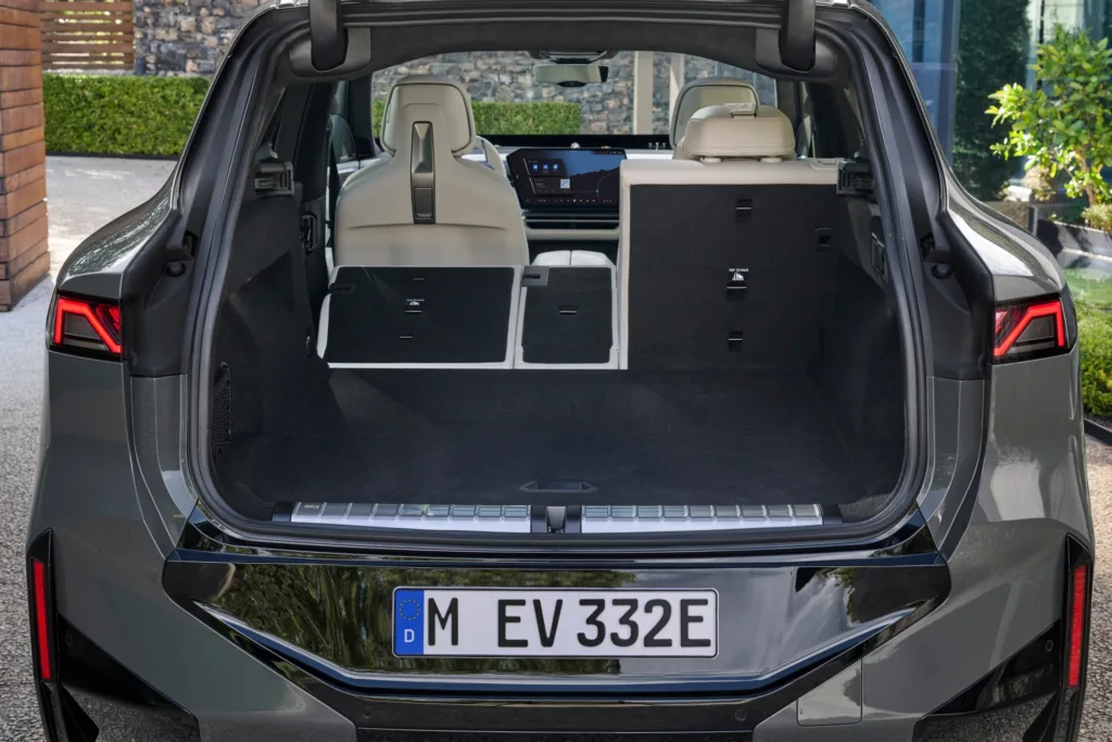 BMW: iX5 z zasięgiem 845 km, plug-in i pierwszy seryjny model wodorowy - P90646034 lowRes bmw ix5 60 xdrive 06