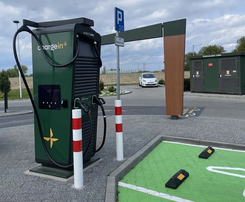 ChargeIn uruchomił kolejną stację DC. Sieć szybko rośnie, ceny coraz niższe ChargeIn uruchomił kolejną stację DC. Sieć szybko rośnie, ceny coraz niższe - Stacja ChargeIn w Jaroslawiu Duzy