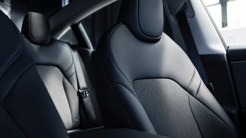 Tesla Model 3 z „drugiej ręki”. Zadbany model za 100 tys. złotych? To możliwe! - Tesla uzywana Model 3 4