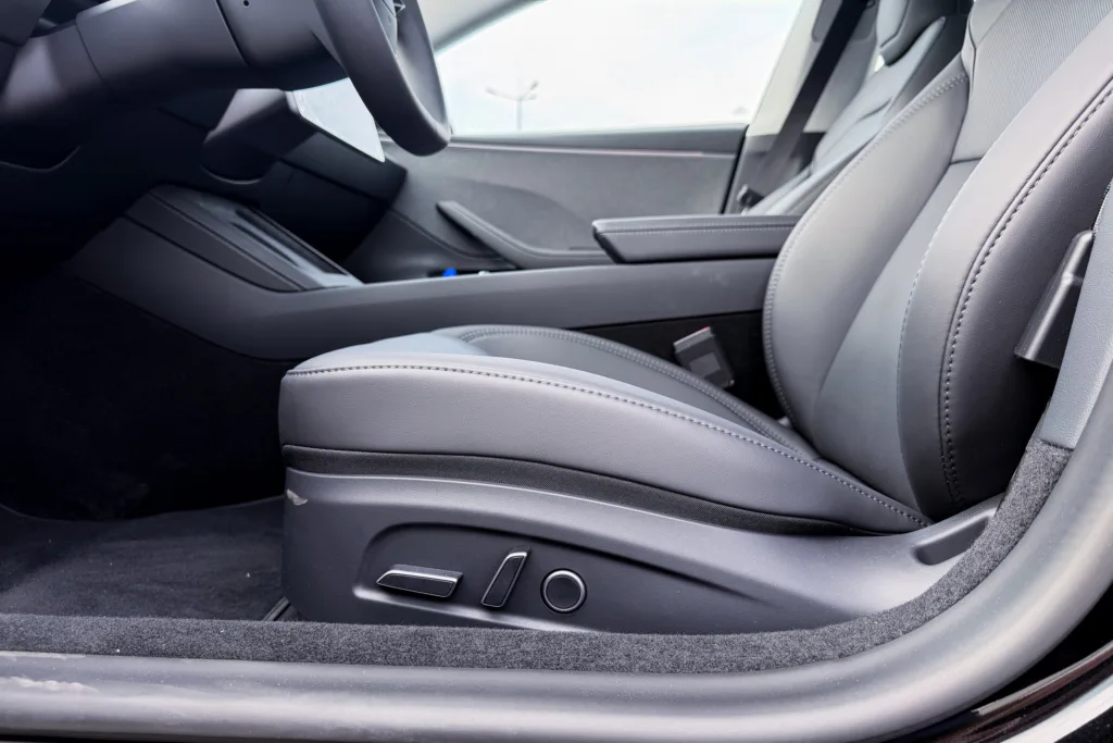 Tesla ma już dobrego elektryka. Teraz czas na autonomię FSD w Europie - Tesla 3RWD 10