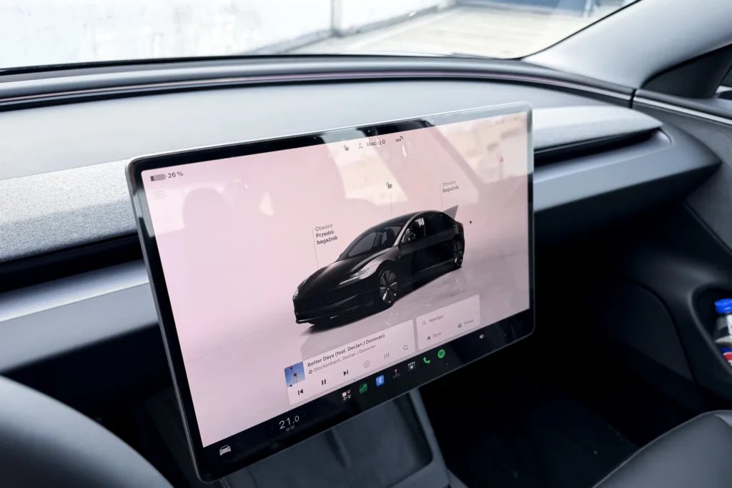 Tesla ma już dobrego elektryka. Teraz czas na autonomię FSD w Europie - Tesla 3RWD 12