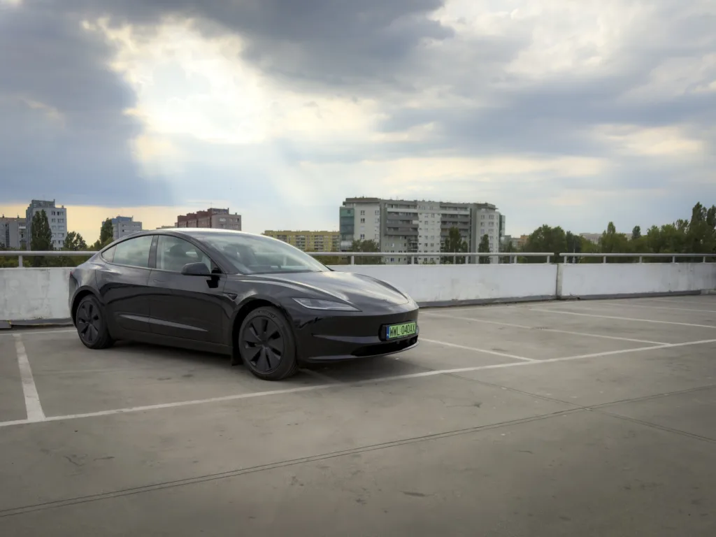 Tesla ma już dobrego elektryka. Teraz czas na autonomię FSD w Europie - Tesla 3RWD 2