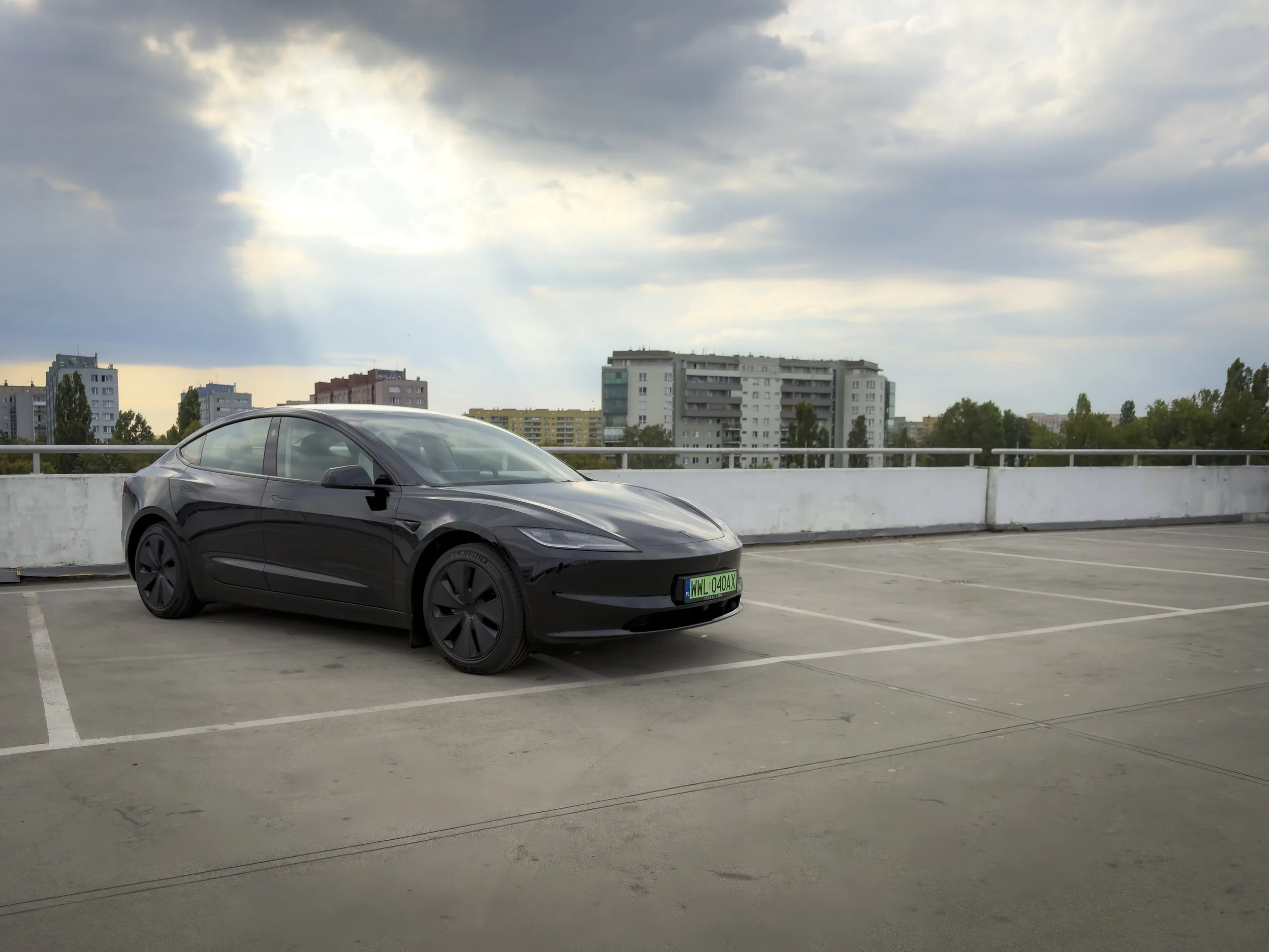 Tesla_3RWD_2