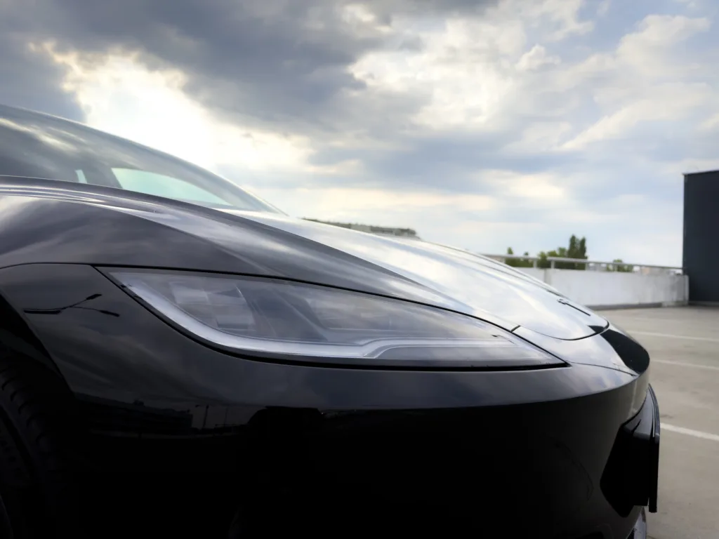 Tesla ma już dobrego elektryka. Teraz czas na autonomię FSD w Europie - Tesla 3RWD 3
