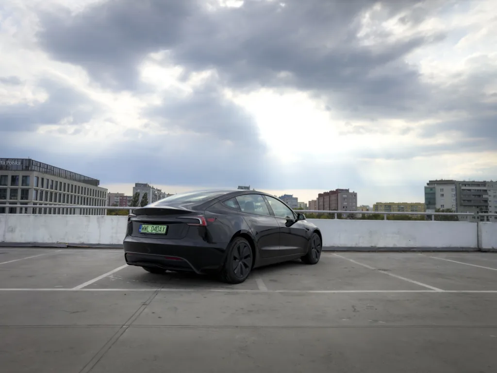 Tesla ma już dobrego elektryka. Teraz czas na autonomię FSD w Europie - Tesla 3RWD 5